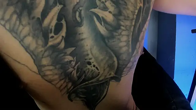 Travisttanner28のライブXXXチャット