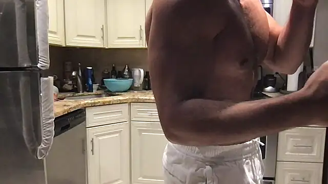 BigGuyMuscle élő XXX-chatje