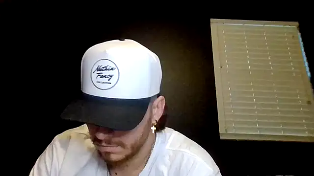 צ'אט XXX בשידור חי של Mikecloudyhawk