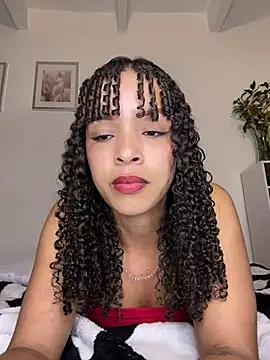 XXX chat uživo modela Yasmin777_