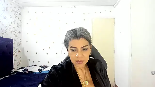 vikyadams XXX чат на живо