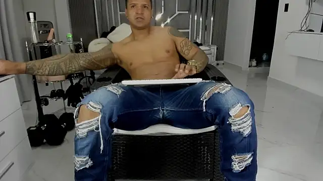 XXX chat uživo modela master_leather