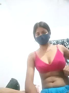 Shaniya03 即時 XXX 聊天