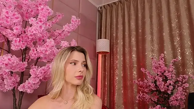 Elliblue Adlı Modelin Canlı XXX Sohbeti
