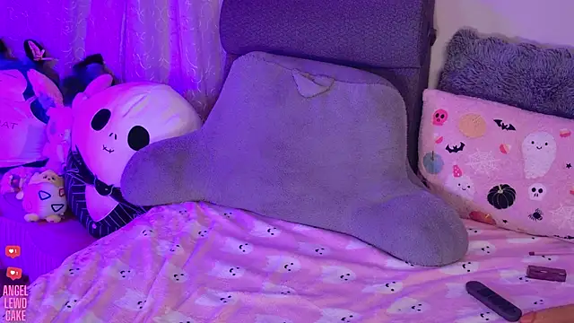 Онлайн чат XXX Angel-Lewd-Cake