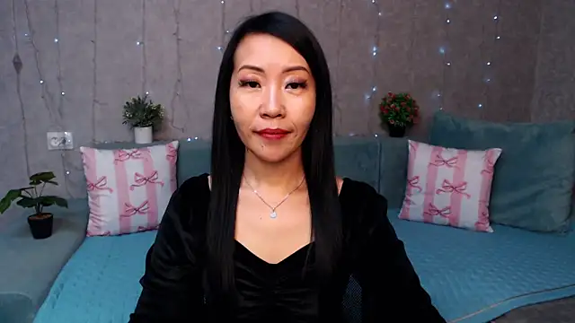 LiaPak live XXX chat
