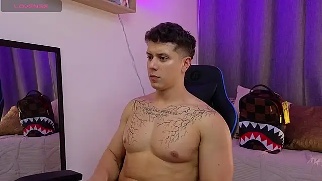Chat +18 de ASHTON_HILS ao vivo