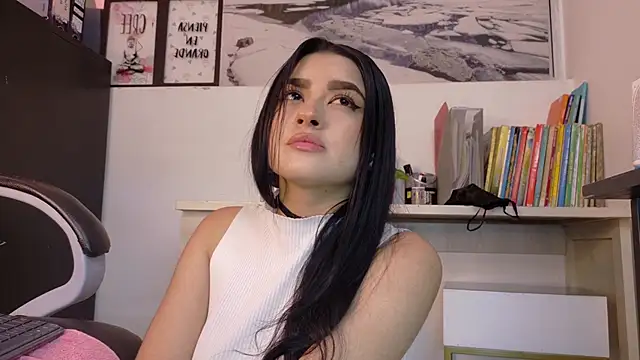 Chatroom XXX en direct de Emilyy05_