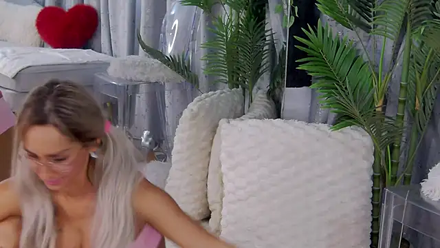 IsabelleEthan Chat XXX in diretta