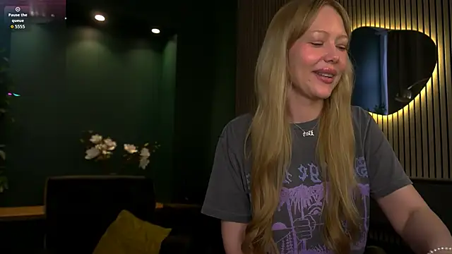 _Mila_Luna_'s Live XXX Chat