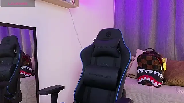 ASHTON_HILS – Naživo XXX chat