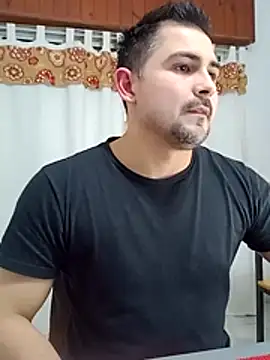 Bradd_32 Adlı Modelin Canlı XXX Sohbeti