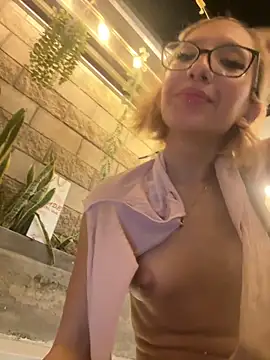 SweetBunnyGF XXX чат на живо
