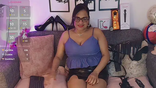 Chat +18 de Angelabrowm ao vivo