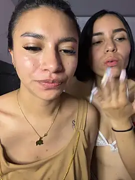 CocoaGigiMuse's Live XXX Chat