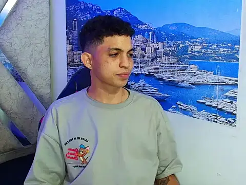 Chat +18 de cameron_lux77 ao vivo