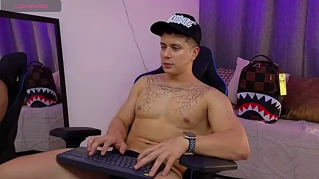 Онлайн чат XXX ASHTON_HILS