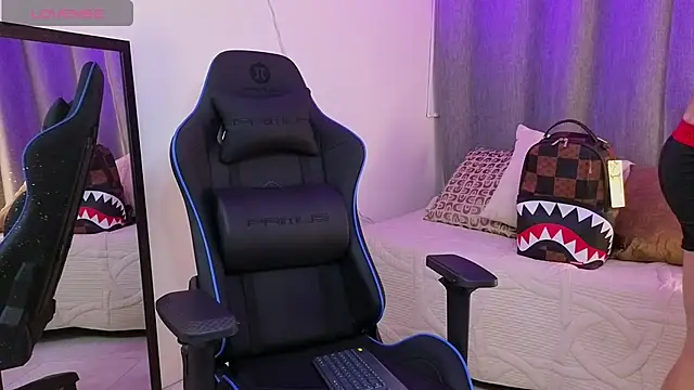 ASHTON_HILS – Naživo XXX chat