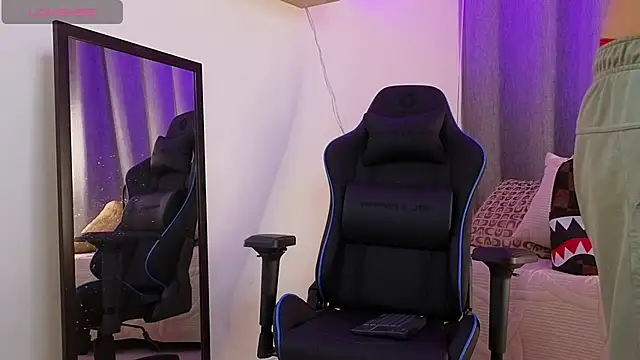 Czat XXX na żywo – ASHTON_HILS