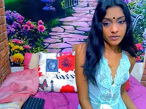 IndianPretty14u2Luv Adlı Modelin Canlı XXX Sohbeti