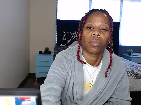 QUEENMANDYY Chat XXX in diretta