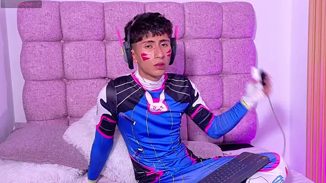 XXX chat uživo modela AndyJustgame_