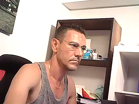 mastercharisma35 Adlı Modelin Canlı XXX Sohbeti