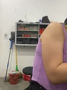 XXX chat uživo modela Ivy_Trix2