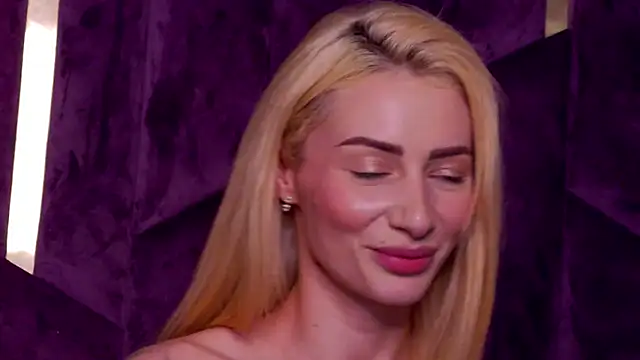 AngieShae Adlı Modelin Canlı XXX Sohbeti