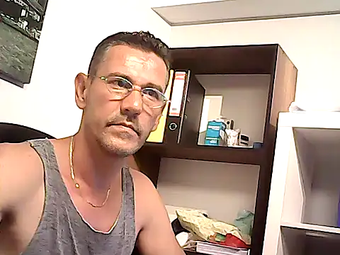 mastercharisma35 Adlı Modelin Canlı XXX Sohbeti