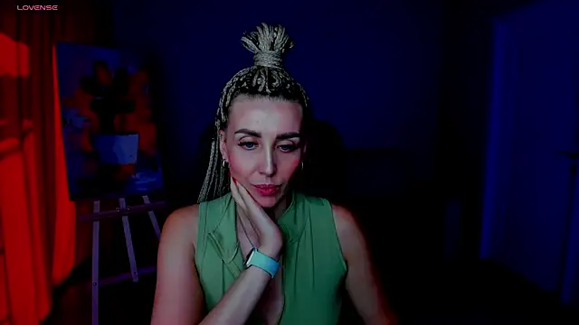 MonicaRiley Adlı Modelin Canlı XXX Sohbeti
