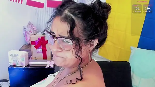 Chat +18 de Reginavegaa ao vivo