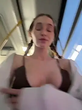 -missbehaving-'s Live XXX Chat