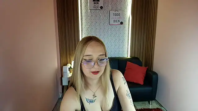 Liaroberts1 live XXX chat