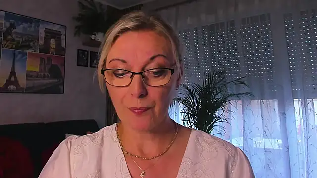 vanessa_chat Adlı Modelin Canlı XXX Sohbeti