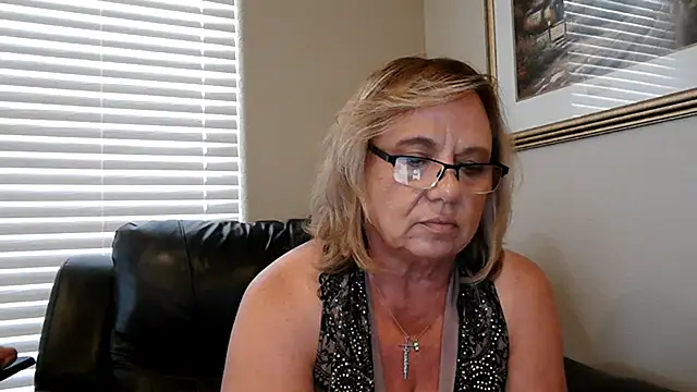 BustyAnnie live XXX chat