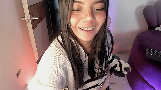 sofi_soft_ Adlı Modelin Canlı XXX Sohbeti