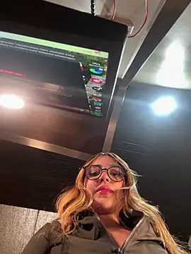 miia_stonne Adlı Modelin Canlı XXX Sohbeti