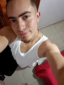 צ'אט XXX בשידור חי של TouchDaddy4