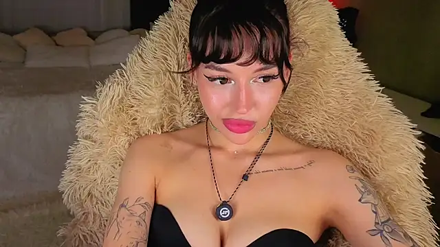 Chatroom XXX en direct de Regina_Amour