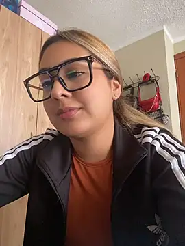 Chatroom XXX en direct de Miabonnett_