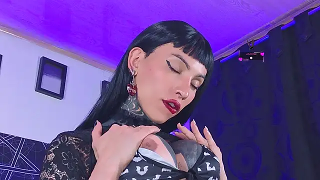 SueGoth XXX чат на живо