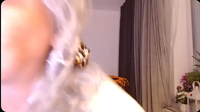 Chatroom XXX en direct de Divineblond