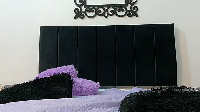 XXX chat uživo modela PinkQueen23
