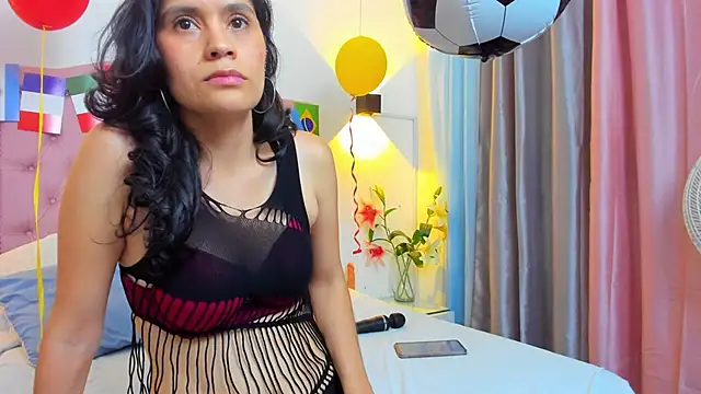 Paulynavera Chat XXX live