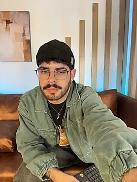 DomBoy_ Adlı Modelin Canlı XXX Sohbeti