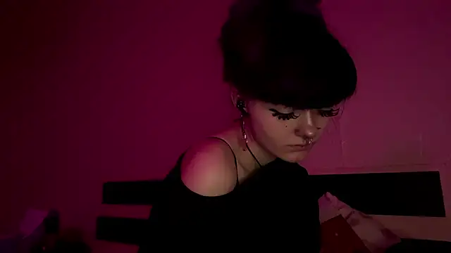 HolyCute Chat XXX live
