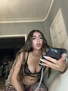 Kittycqtx Adlı Modelin Canlı XXX Sohbeti