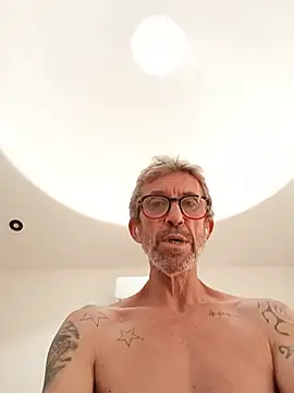 chris-sbh11's Webcam Show