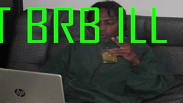 Larry-n-clouds élő XXX-chatje